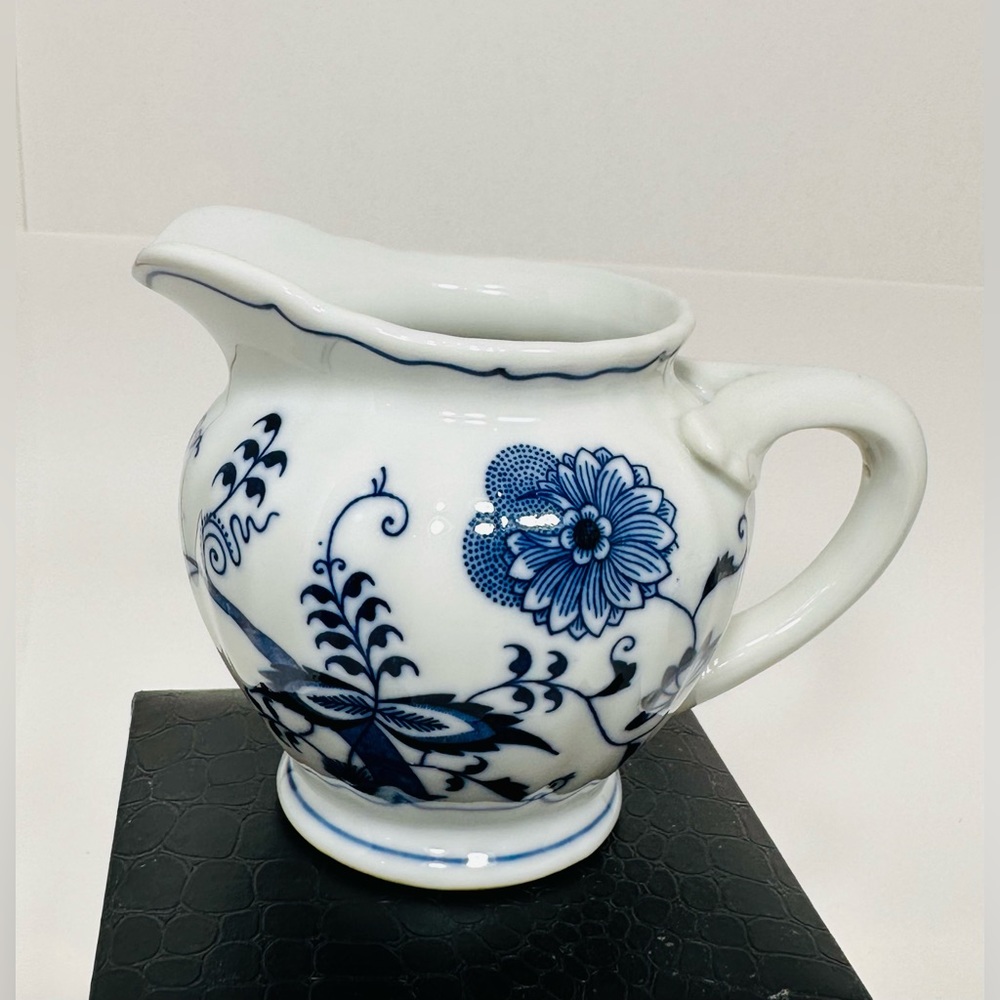 Vintage Blue Danube Porcelain Cream & Sugar Set - Picture 6 of 14